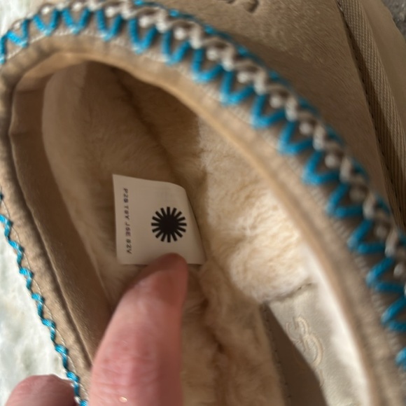 NIB. Ugg Tazz Driftwood. Size 5 - Picture 5 of 6